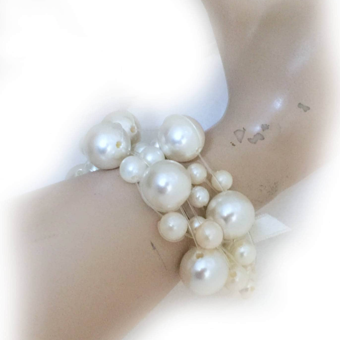 Çok Sıralı Büyük İnci Bileklik– Göz Alıcı El Yapımı Tasarım